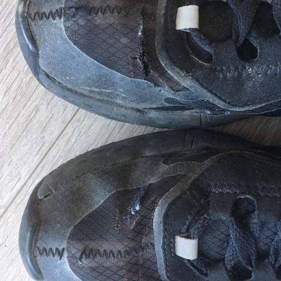 2 for 1 Acne sneakers / trainers, Size 8.5 or EU 39, vegan, in Black and White - Picture 4 of 7